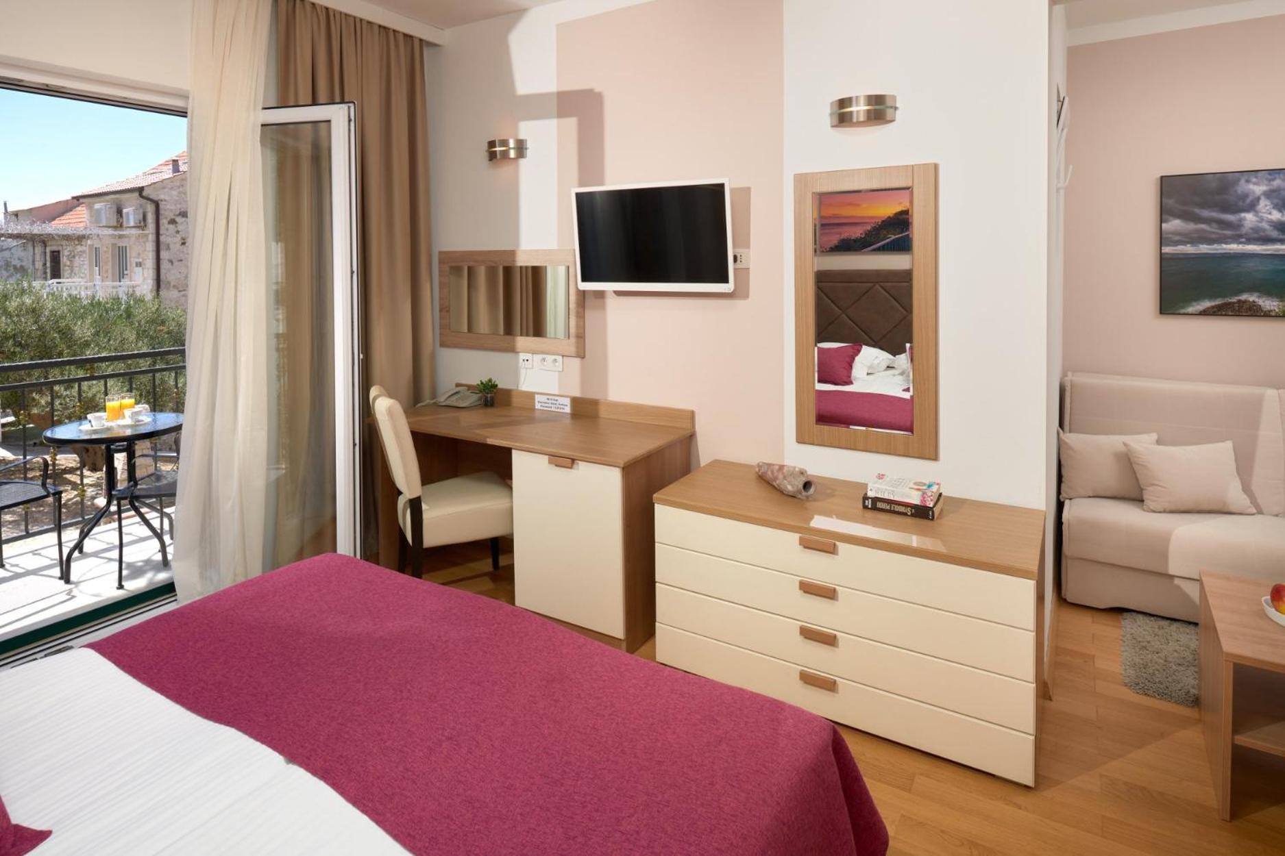 מילנה Hotel Fortuna מראה חיצוני תמונה