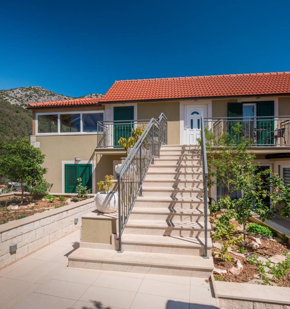 מילנה Hotel Fortuna מראה חיצוני תמונה