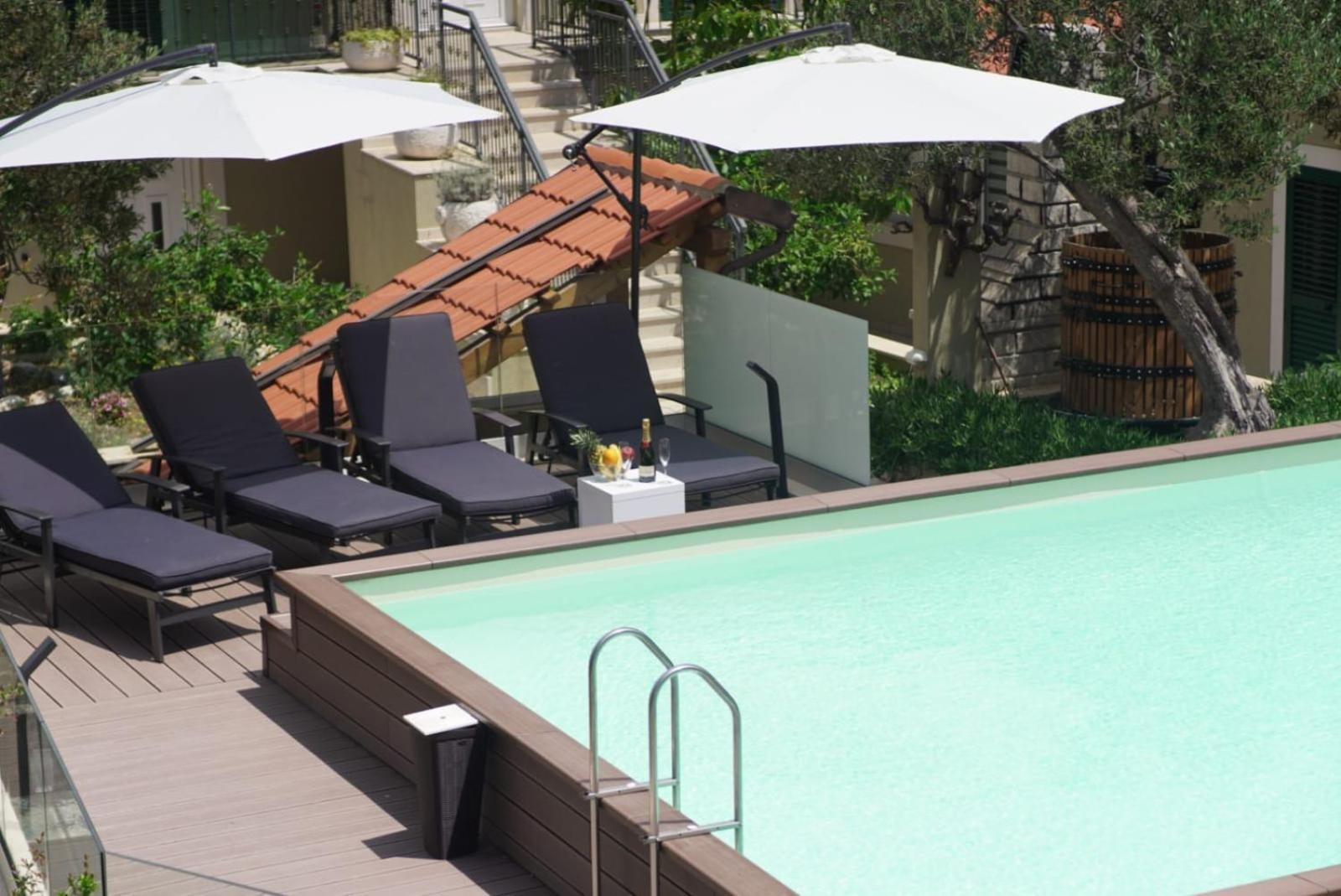 מילנה Hotel Fortuna מראה חיצוני תמונה